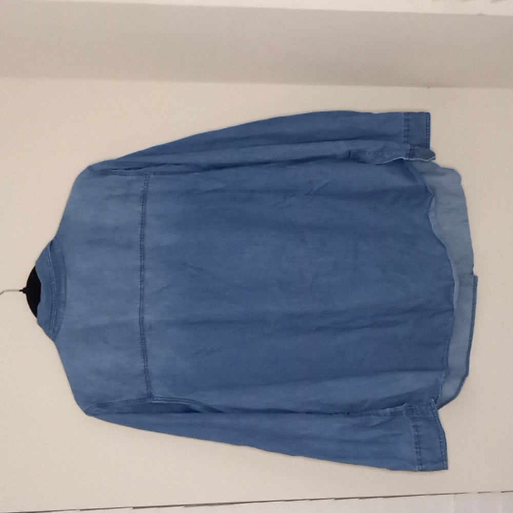 Torrid medium wash denim button-up shirt - Picture 13 of 14